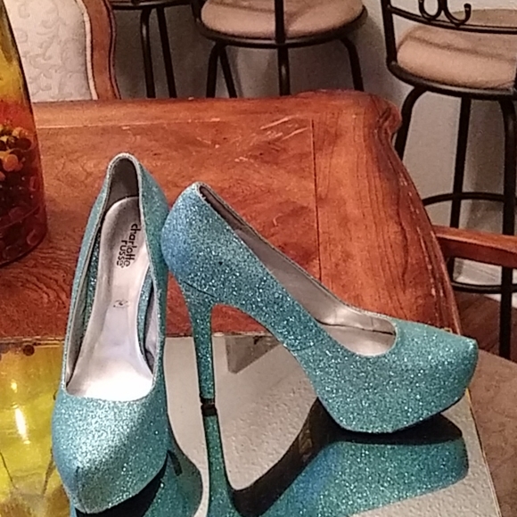 Shoes - Picture 2 of 4